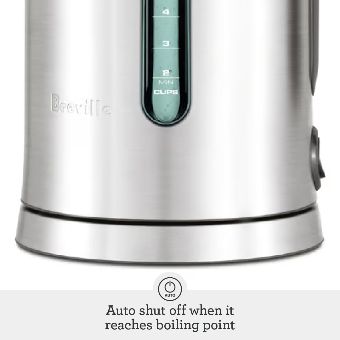 Breville BKE700BSS ergonomic handle for comfortable use and precise pouring