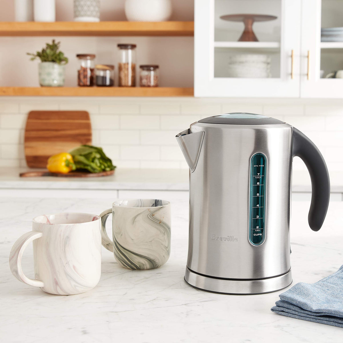 Breville BKE700BSS soft-top lid gently releases steam to prevent splashes