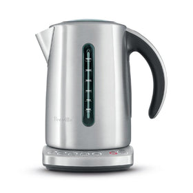 Breville BKE820XL 7-cup kettle front view in brushed steel for quick beverages