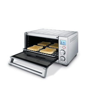 Breville BOV650XL interior with four-slice capacity ready for baking.