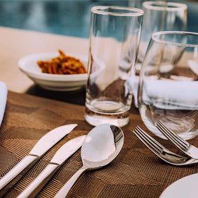Brightown ergonomic size and weight for comfortable dining and easy handling
