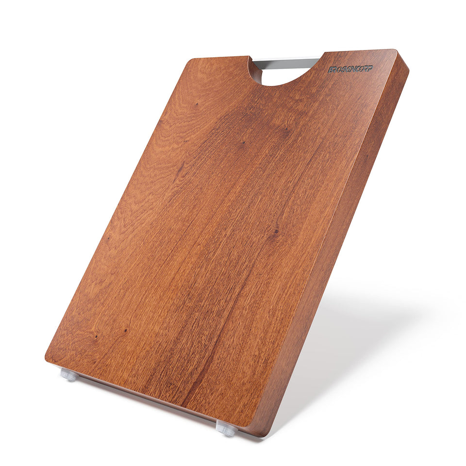 Brosisincorp Sapele cutting board top view — smooth surface for precise slicing