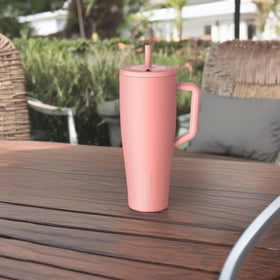 BrüMate Era ColdKey metal straw detail reduces plastic exposure during sipping.