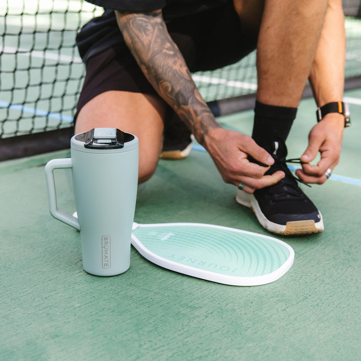 BrüMate Era Flip 30oz BevGuard insulation keeps beverages cold for hours