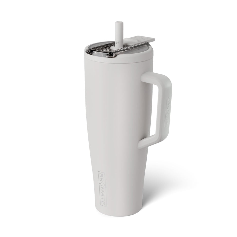 BrüMate Era Flip 40oz leakproof lid demonstrates secure spill protection.