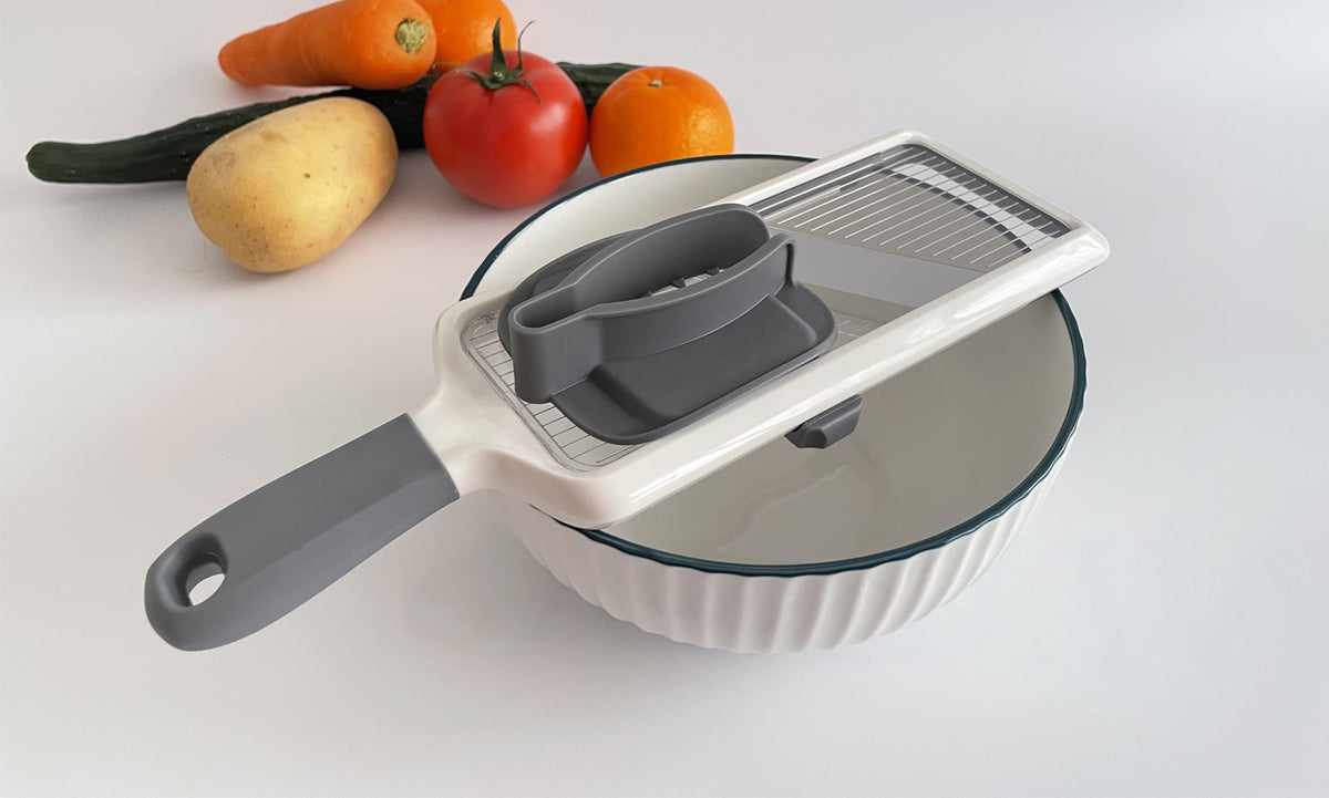 Brvnpily Handheld Mandoline with a comfortable grip supports steady slicing for beginners and pros.