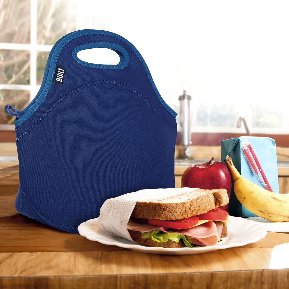 Built Gourmet Getaway soft-grip handles provide comfortable carrying throughout the day.