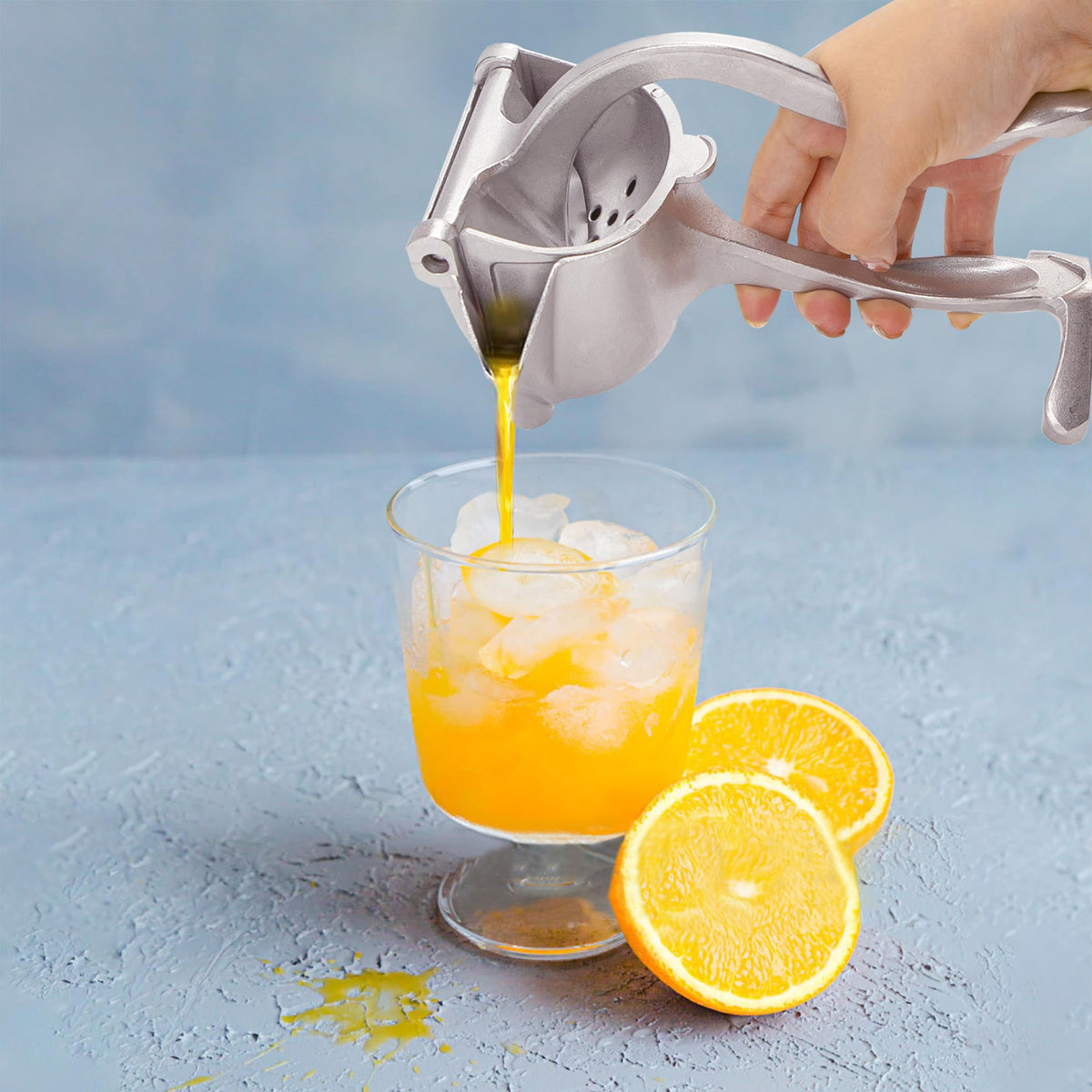 BuleVina Bar Juicer non-slip base keeps it steady on the counter.