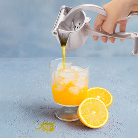BuleVina Bar Juicer non-slip base keeps it steady on the counter.