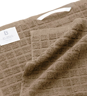 Bumble Kitchen Towels absorbency demo showing rapid liquid uptake