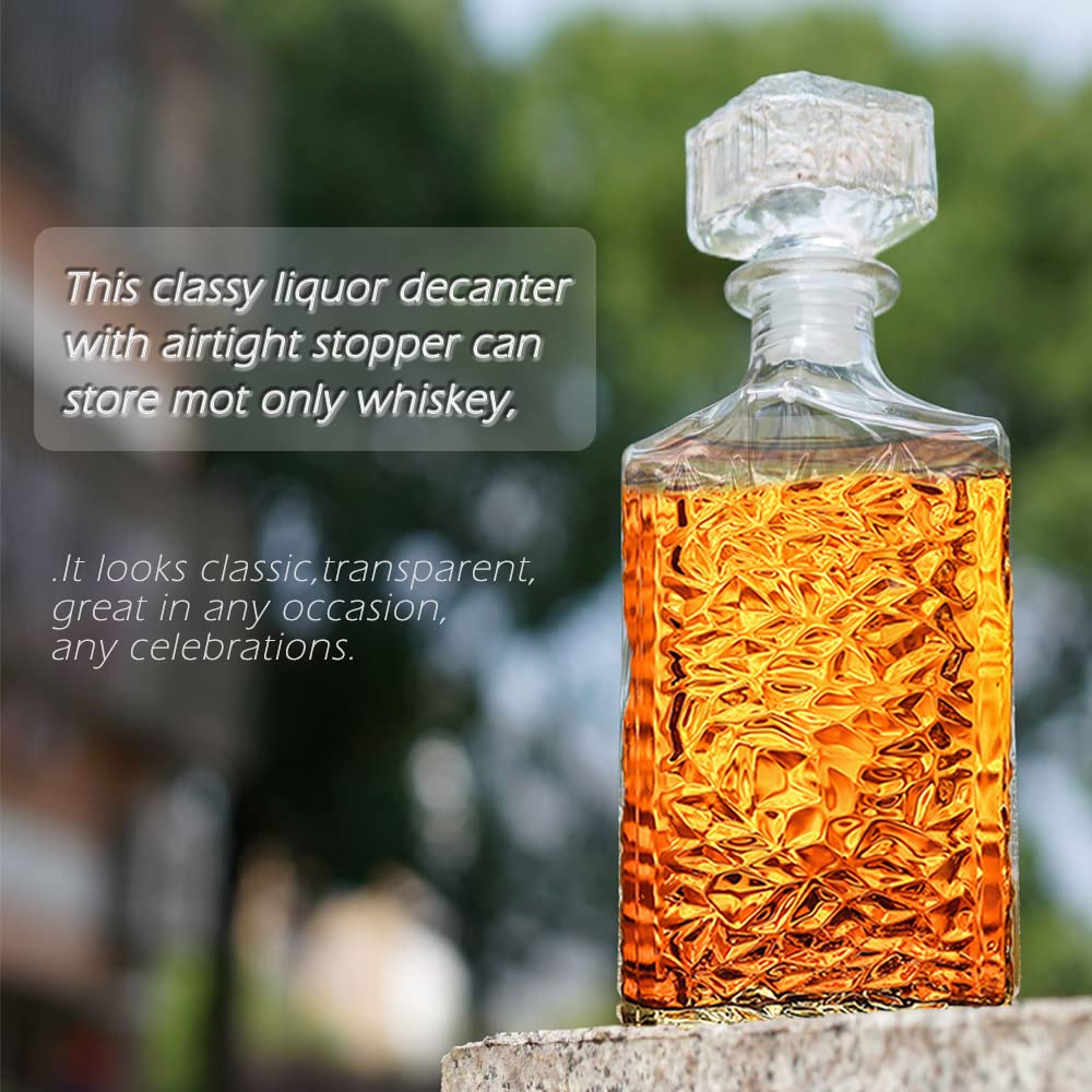 Bunhut detailed craftsmanship decanter adds a romantic touch to parties.