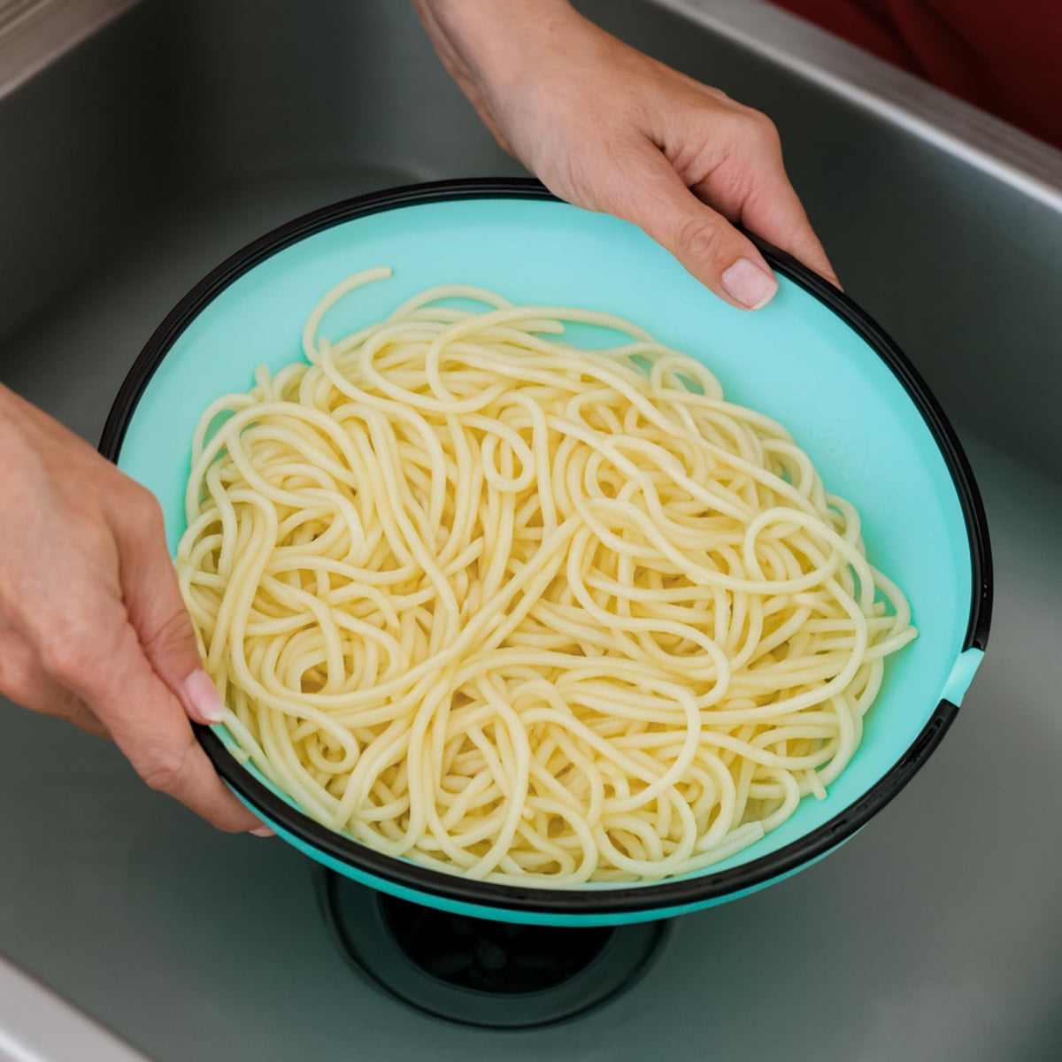 BUUBLE grease drainer doubles as a pasta colander after rinsing