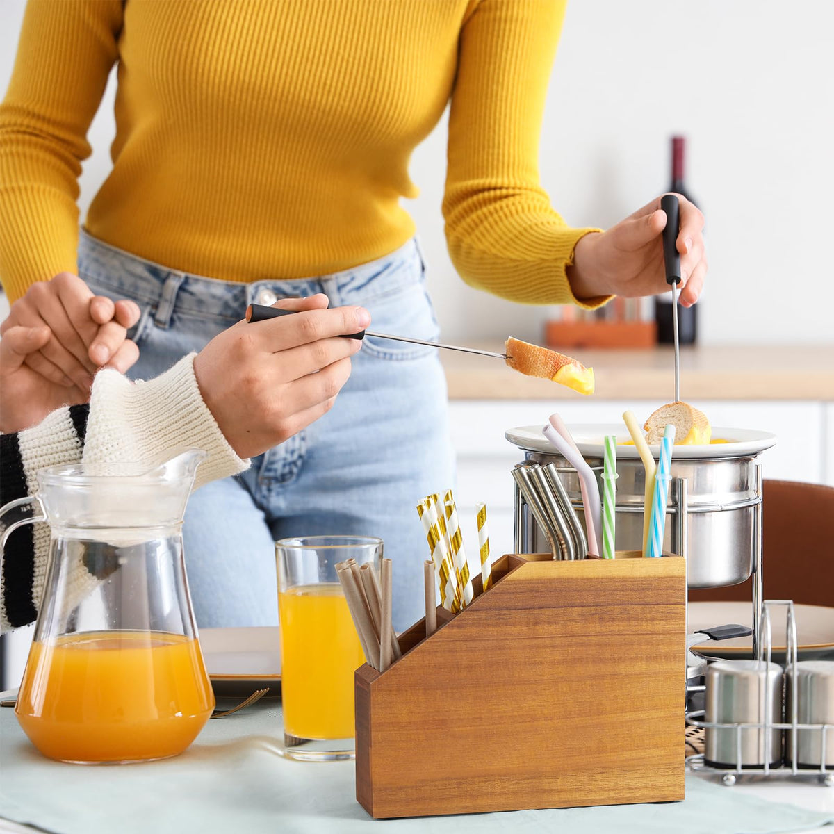 BWODYAY countertop straw dispenser saves counter space and reduces clutter