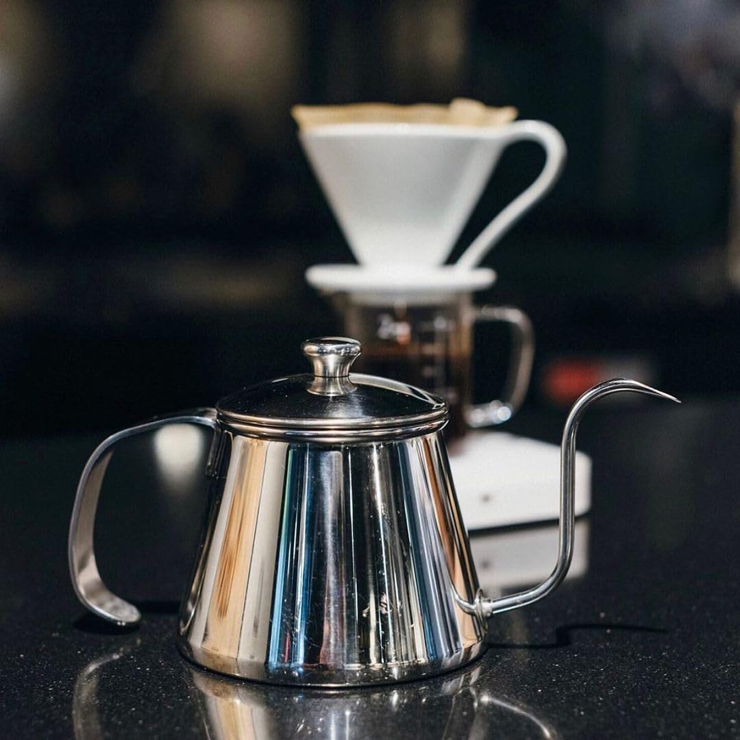 CAFEC medium-roast filter demonstrates balanced body and flavor during pour-over.