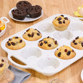 CAKETIME dishwasher-safe pan makes cleanup quick after baking.