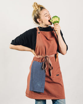 Caldo Crossback apron with shoulder straps emphasizes comfort and neck-free wear during long shifts.