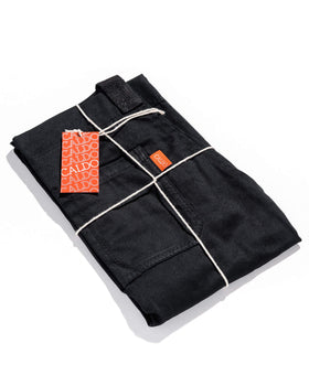 Caldo Daily easy-care apron is machine washable for quick cleaning