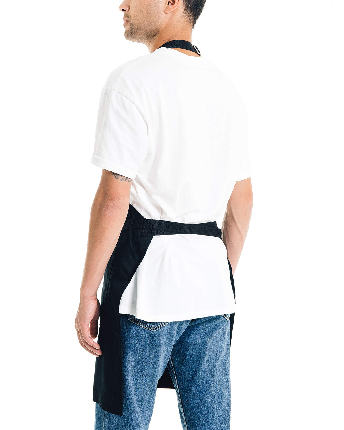 Caldo Daily apron pockets keeping tools handy during prep