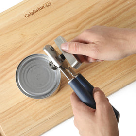 Calphalon Edge 360° knob provides full rotation for precise, safe operation.