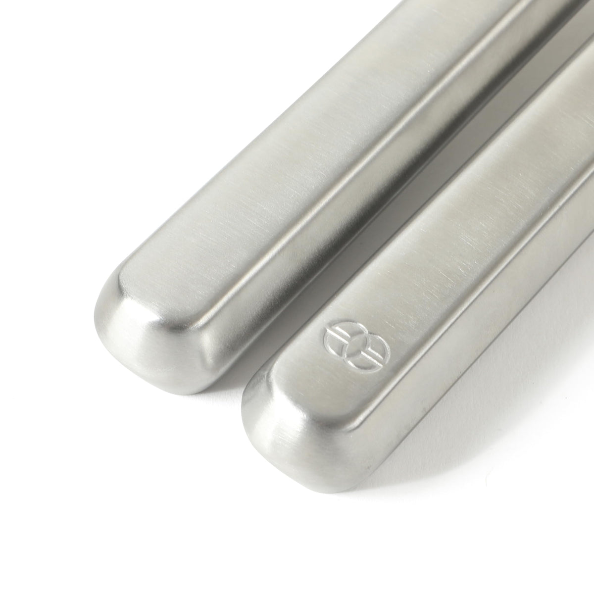 Calphalon Prime ergonomic handle provides comfortable grip during repeated openings.