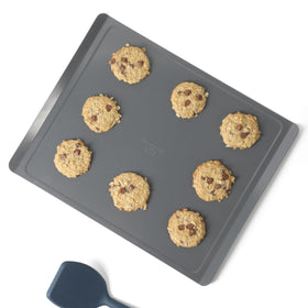 Calphalon Titan bakeware reinforced rolled edges resist warping during high heat.
