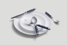Cambridge Jubilee Blue soupspoon balances smooth edges with versatile use.