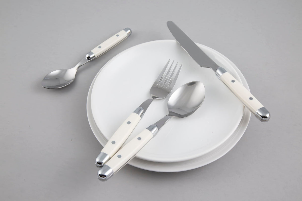 Cambridge Jubilee dinner knives feature sturdy rivets for reliable daily use.