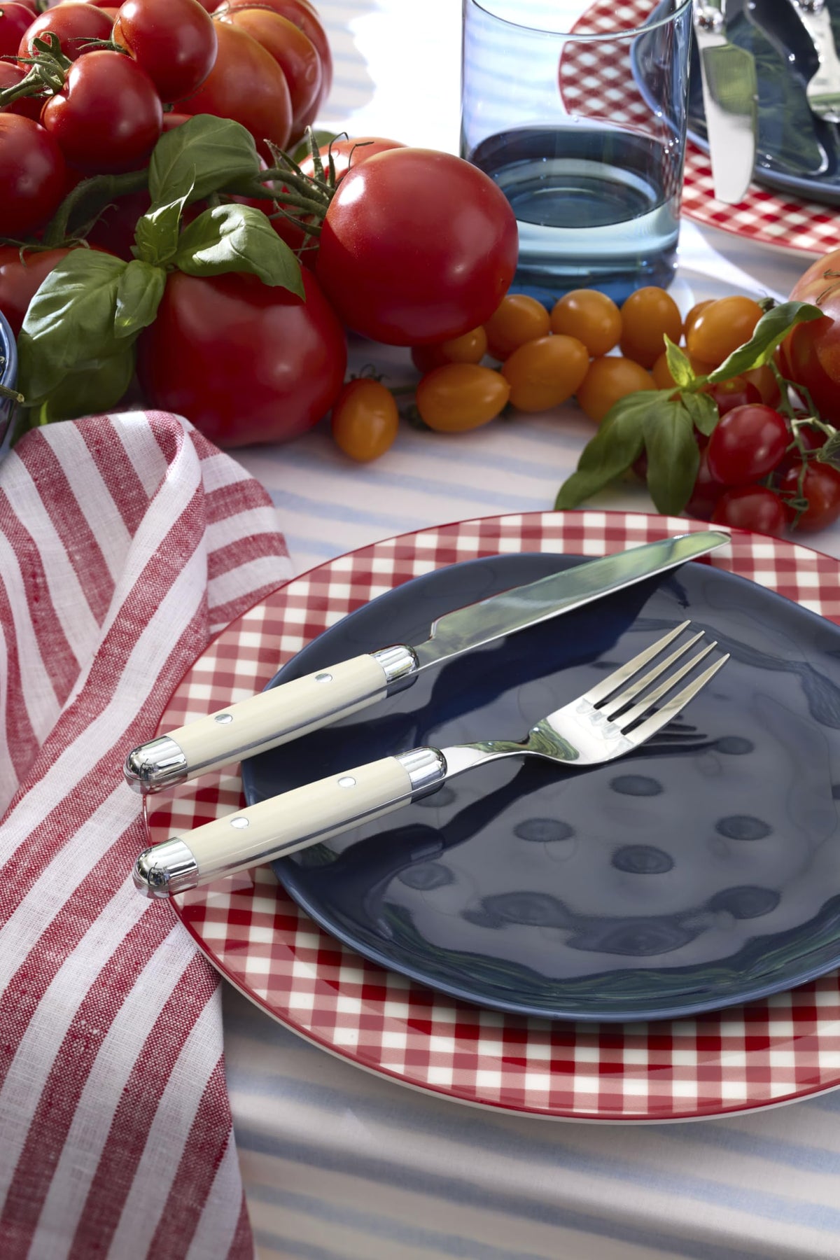 Cambridge Jubilee dinner spoons with reflective mirror finish.