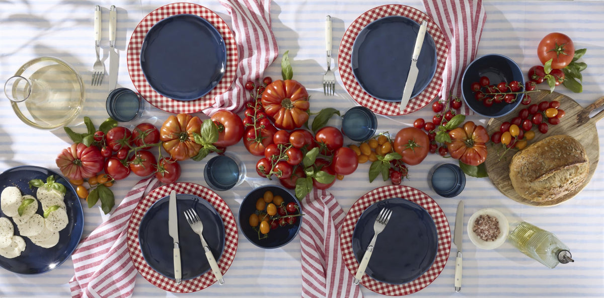 Cambridge Jubilee silver mirror finish pairs well with modern tableware.