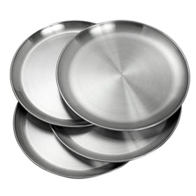 Picnic setup with CAMBUY plates offering versatile serving options