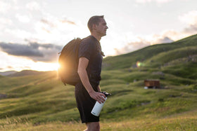 CamelBak Eddy+ carry handle provides easy transport during commutes.