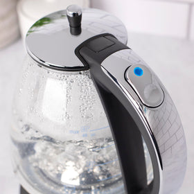 Capresso H2O glass kettle cool-touch handle offers secure, comfortable gripping.