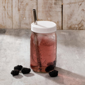 Capsule Classic plastic lids keep drinks secure during travel.