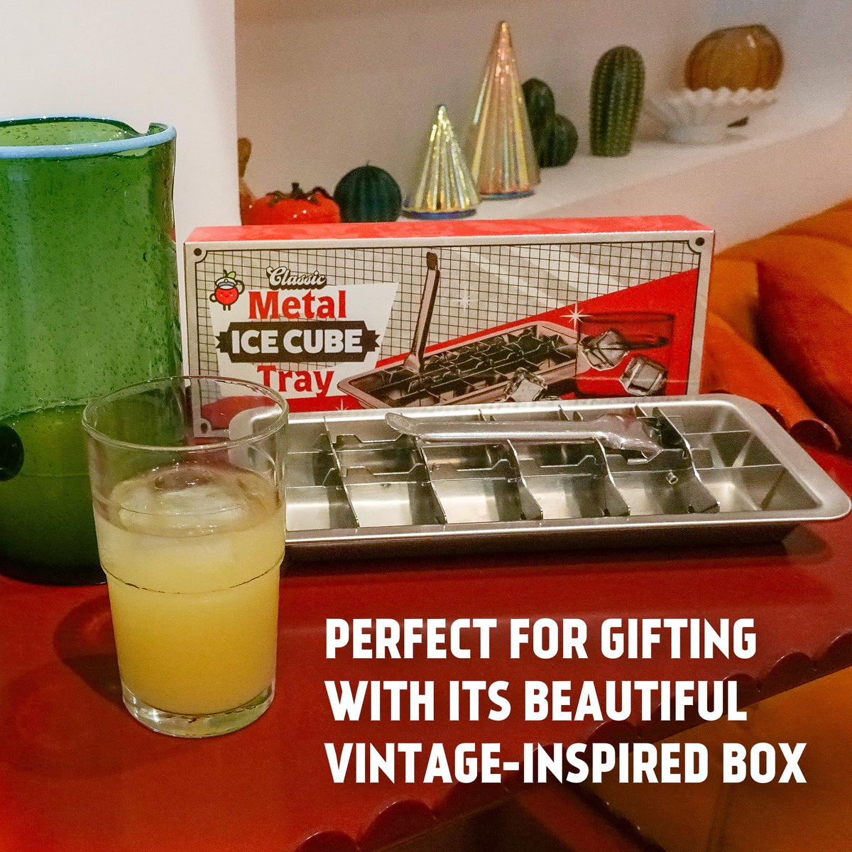 Captain Cranberry plastic-free ice tray made of stainless steel for odorless ice.