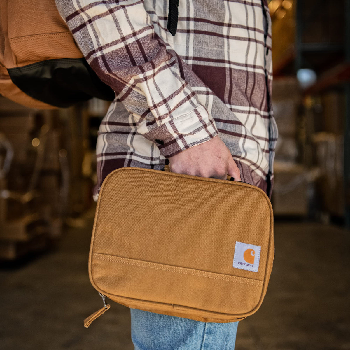 Carhartt fully insulated interior keeps meals at the right temperature