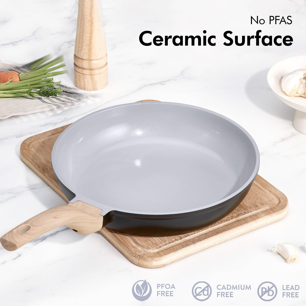 CAROTE 21pc saucepan with lid ready for precise simmering