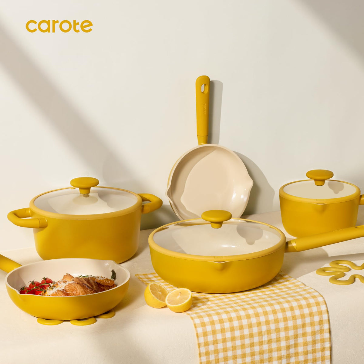 CAROTE storage container keeping the set organized after cooking