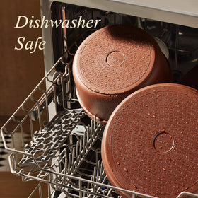 CAROTE silicone lids fit securely to prevent splatters