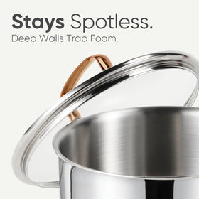 CAROTE 2Qt saucepan set pour-spout aids clean, controlled pouring.
