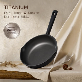 CAROTE 2qt saucepan with lid for precise simmering
