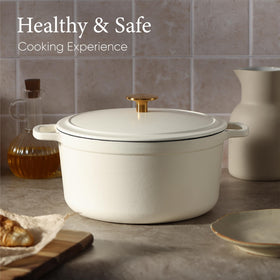 Carote 5qt on induction cooktop, versatile all-stovetop performance.