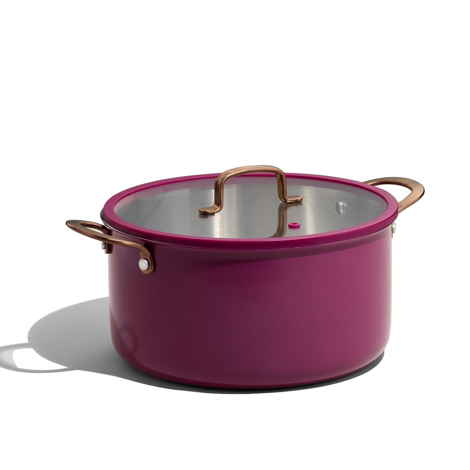 CAROTE 8QT stock pot with lid shows even heating for soups.