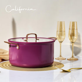 CAROTE 8QT glass lid seals moisture for simmering.