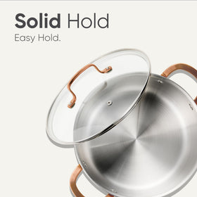 CAROTE angled pour rim enables controlled servings with minimal drips.