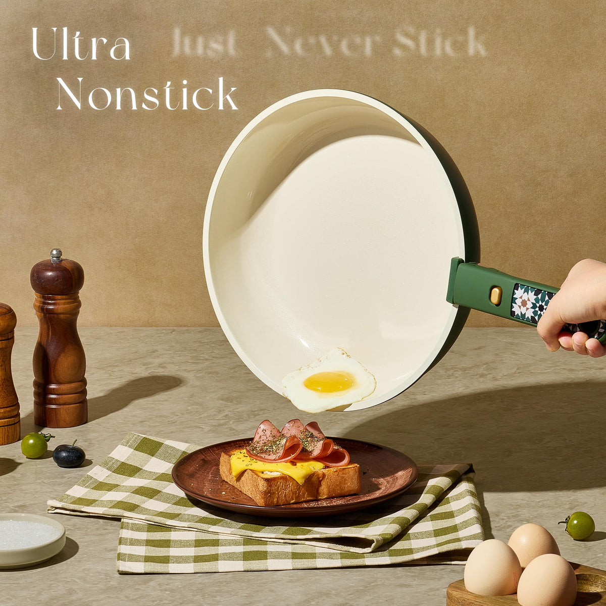 CAROTE ceramic nonstick coating for easy food release.