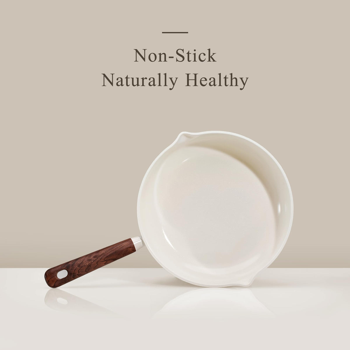 CAROTE colander lid enabling easy, hands-free pasta draining.