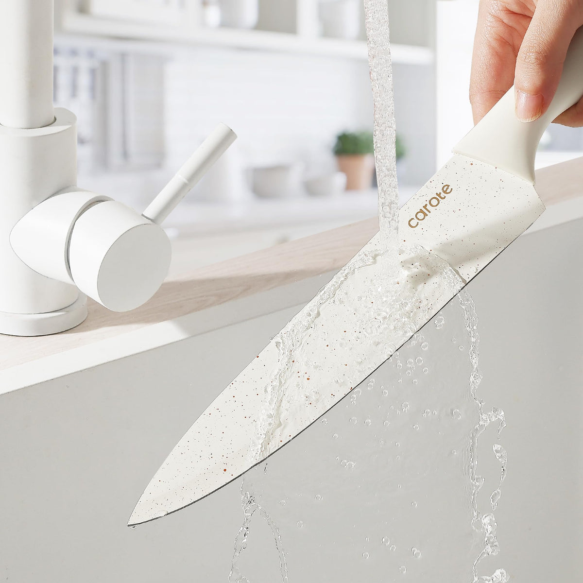 CAROTE countertop knife display shows organized kitchen tools