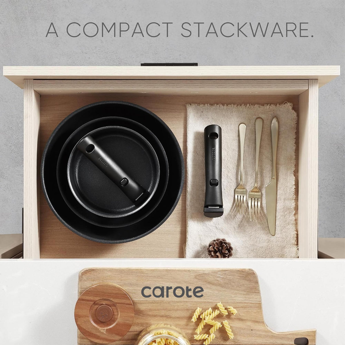 CAROTE detachable handle close-up demonstrates secure attachment during cooking.