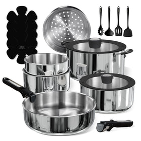 CAROTE detachable-handle pots and pans for compact storage and quick setup.
