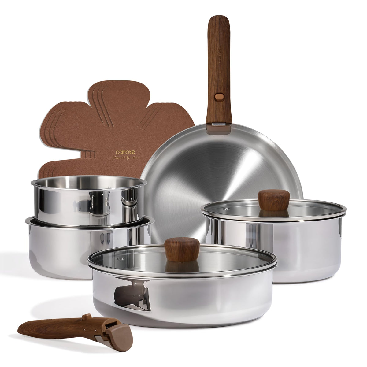 CAROTE detachable-handle in use for easy transport and cool-to-touch cooking.